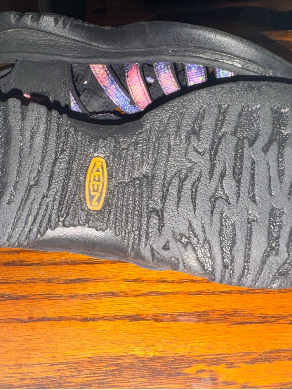 LIKE NEW! Worn maybe once - women’s Keen sandals - perfect for summer - Picture 4 of 6